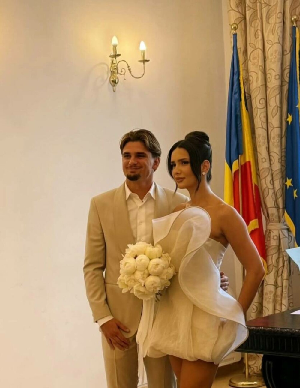 Răzvan Marin s-a căsătorit civil. Cine este Crina, soția mijlocașului tricolor. FOTO - Imaginea 25