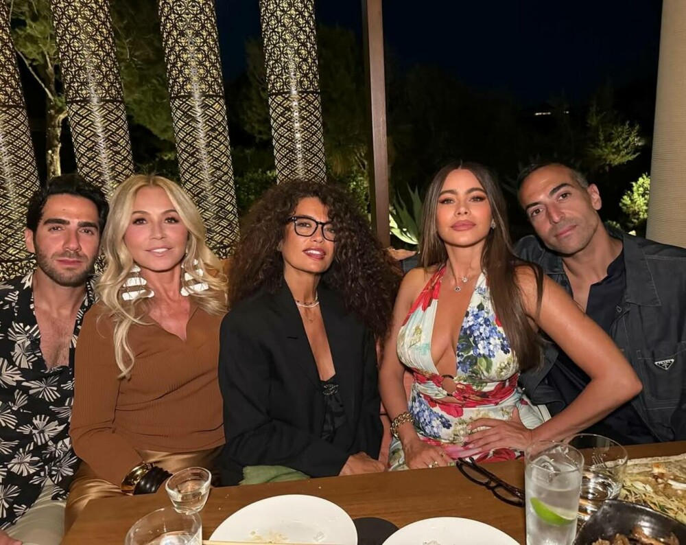 Sofía Vergara a împlinit 53 de ani. Actrița a făcut furori pe Instagram în timpul vacanței din Sardinia. GALERIE FOTO - Imaginea 1
