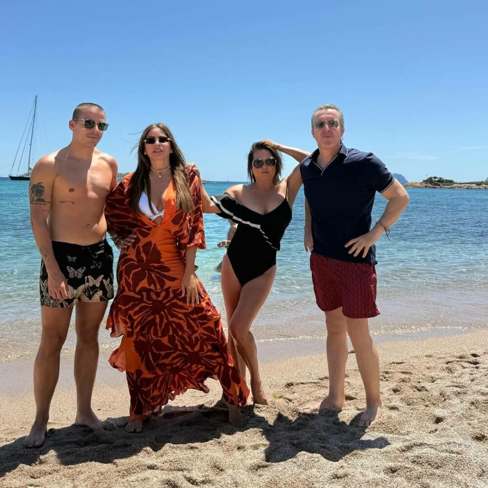 Sofía Vergara a împlinit 53 de ani. Actrița a făcut furori pe Instagram în timpul vacanței din Sardinia. GALERIE FOTO - Imaginea 2
