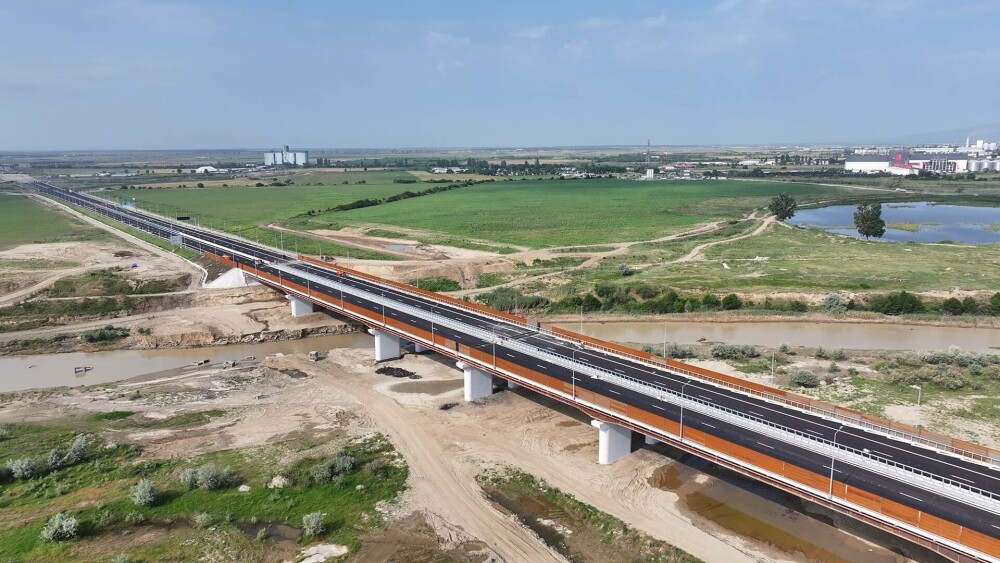 Al doilea cel mai lung pod rutier din România, deschis circulației. Are peste 1,3 km lungime - Imaginea 3