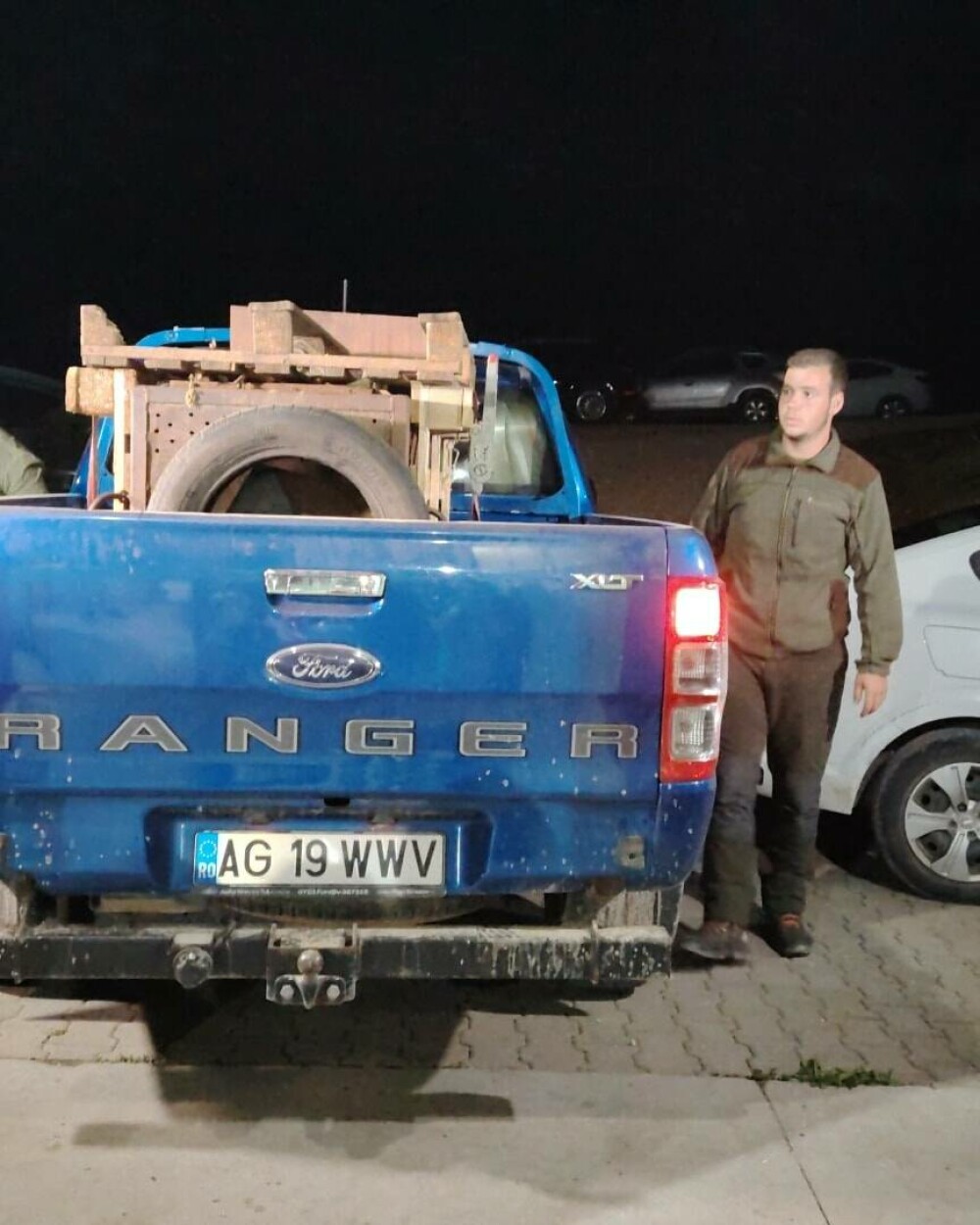 Primele imagini cu puiul ursoaicei împușcate, în noul lui cămin: „După 7 zile de frică, strigând după mama lui ucisă” | FOTO - Imaginea 6