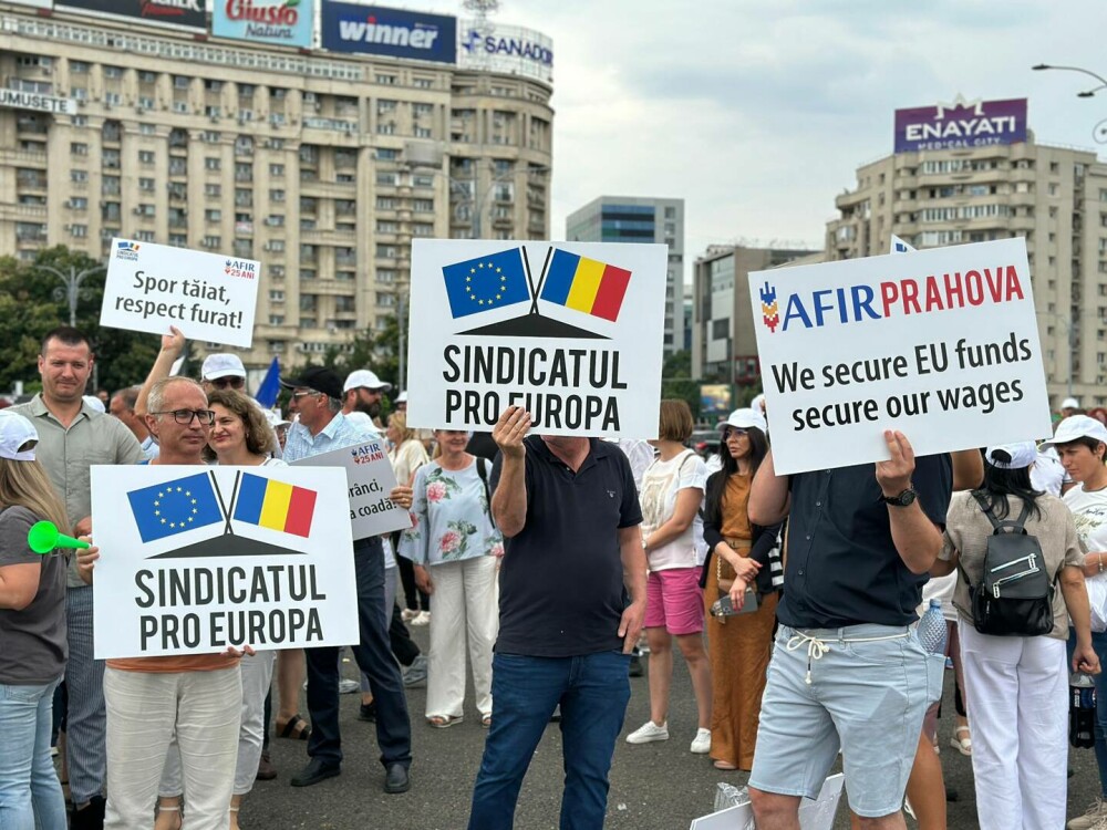 Mii de angajați de la Fonduri Europene și Plăți în Agricultură protestează în Piața Victoriei. Ce revendică. FOTO&VIDEO - Imaginea 1
