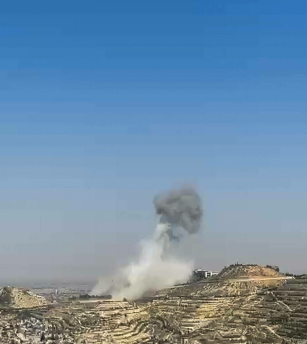 Israel a bombardat ținte din centrul Damascului. Cel puţin un mort şi 18 răniţi în urma atacului - Imaginea 8