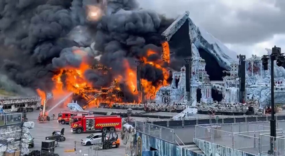 Incendiu de proporții la festivalul Tomorrowland. Scena principală a fost mistuită de flăcări | FOTO&VIDEO - Imaginea 13