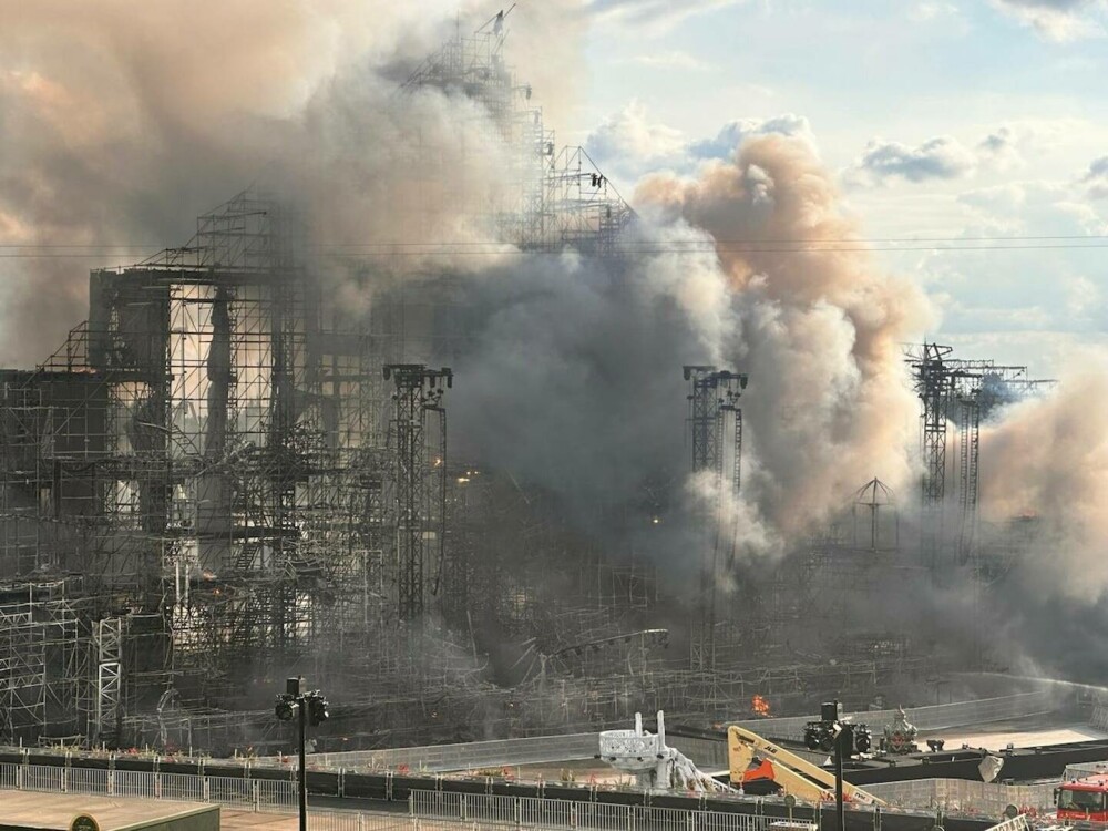 Incendiu de proporții la festivalul Tomorrowland. Scena principală a fost mistuită de flăcări | FOTO&VIDEO - Imaginea 8