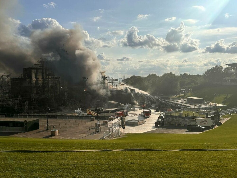 Incendiu de proporții la festivalul Tomorrowland. Scena principală a fost mistuită de flăcări | FOTO&VIDEO - Imaginea 5