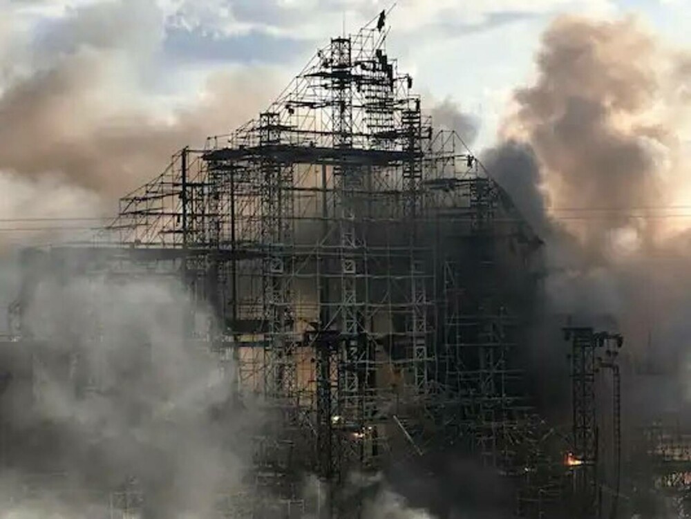 Incendiu de proporții la festivalul Tomorrowland. Scena principală a fost mistuită de flăcări | FOTO&VIDEO - Imaginea 7