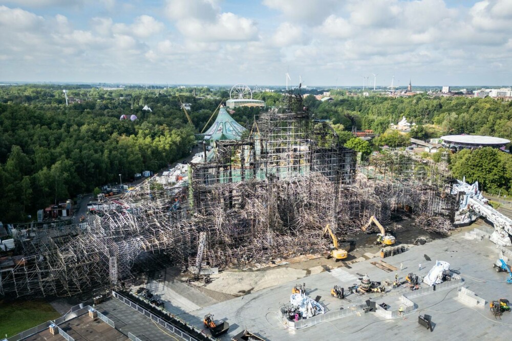 Dezastru la unul dintre cele mai mari festivaluri din Europa. Scena principală a ars complet | GALERIE FOTO - Imaginea 5