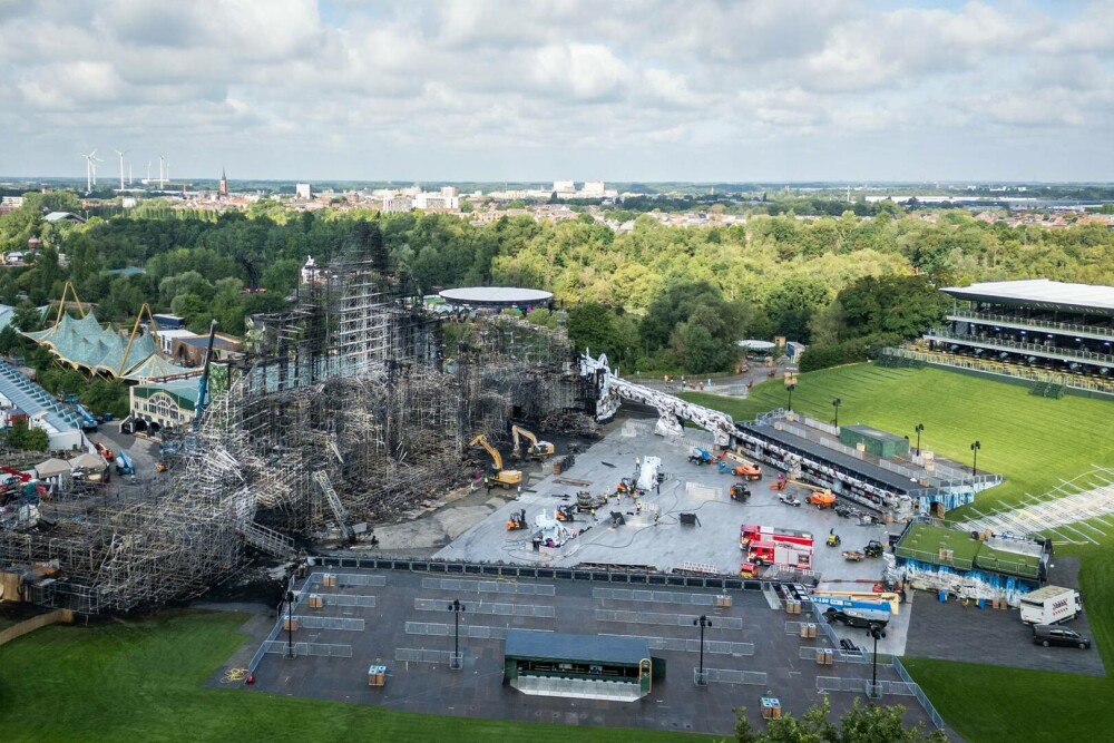 Dezastru la unul dintre cele mai mari festivaluri din Europa. Scena principală a ars complet | GALERIE FOTO - Imaginea 6