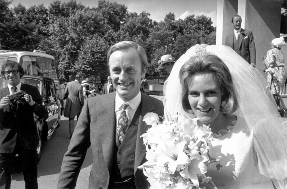 Regina Camilla a împlinit 78 de ani. Portretul aniversar a fost făcut la reședința privată a soției regelui Charles. FOTO - Imaginea 19