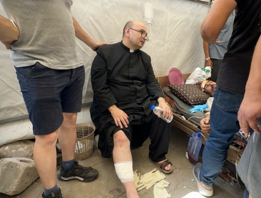 Israel califică bombardarea bisericii catolice din Gaza în care trei oameni au murit drept o eroare: „Regretăm profund” - Imaginea 2