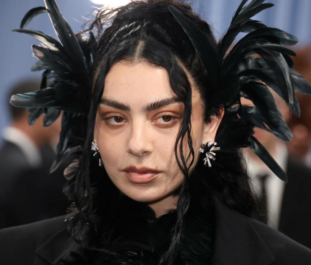 Charli XCX s-a căsătorit în secret. Cine este George Daniel, bărbatul care i-a devenit soț. VIDEO - Imaginea 10