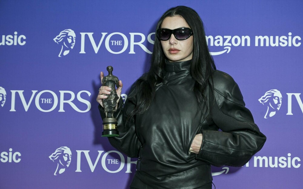 Charli XCX s-a căsătorit în secret. Cine este George Daniel, bărbatul care i-a devenit soț. VIDEO - Imaginea 16