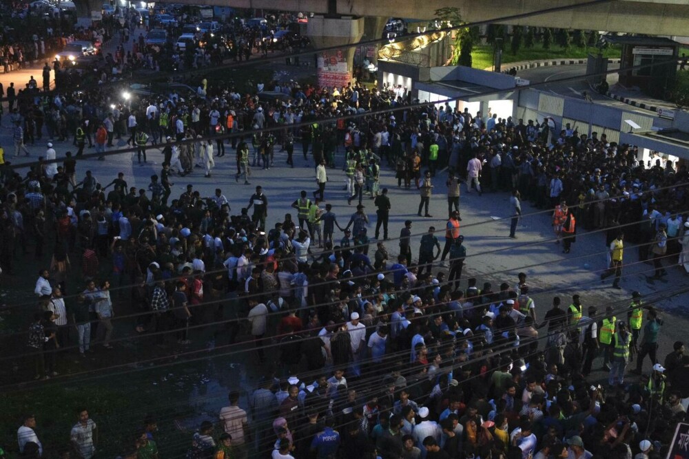 Tragedie aviatică. 27 de morți, majoritatea copii, după ce un avion militar s-a prăbușit peste o școală, în Bangladesh | FOTO - Imaginea 5