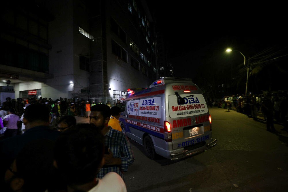 Tragedie aviatică. 27 de morți, majoritatea copii, după ce un avion militar s-a prăbușit peste o școală, în Bangladesh | FOTO - Imaginea 8