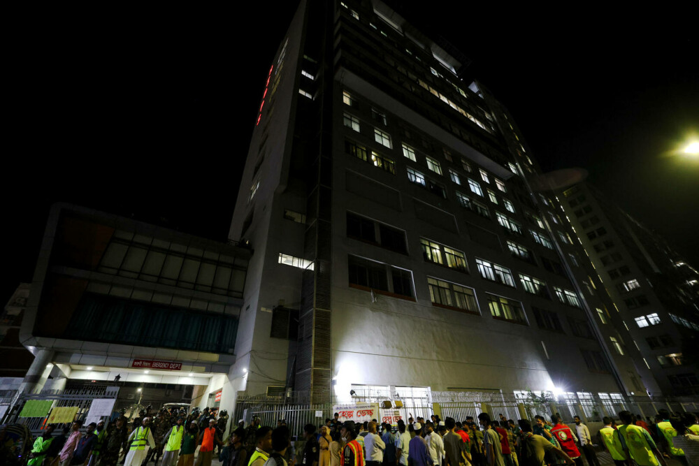 Tragedie aviatică. 27 de morți, majoritatea copii, după ce un avion militar s-a prăbușit peste o școală, în Bangladesh | FOTO - Imaginea 9