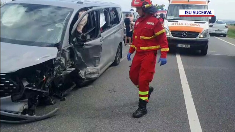 Șase răniți, între care și copii, după ce o mașină și un microbuz s-au ciocnit, în Suceava. A fost activat Planul Roșu - Imaginea 3