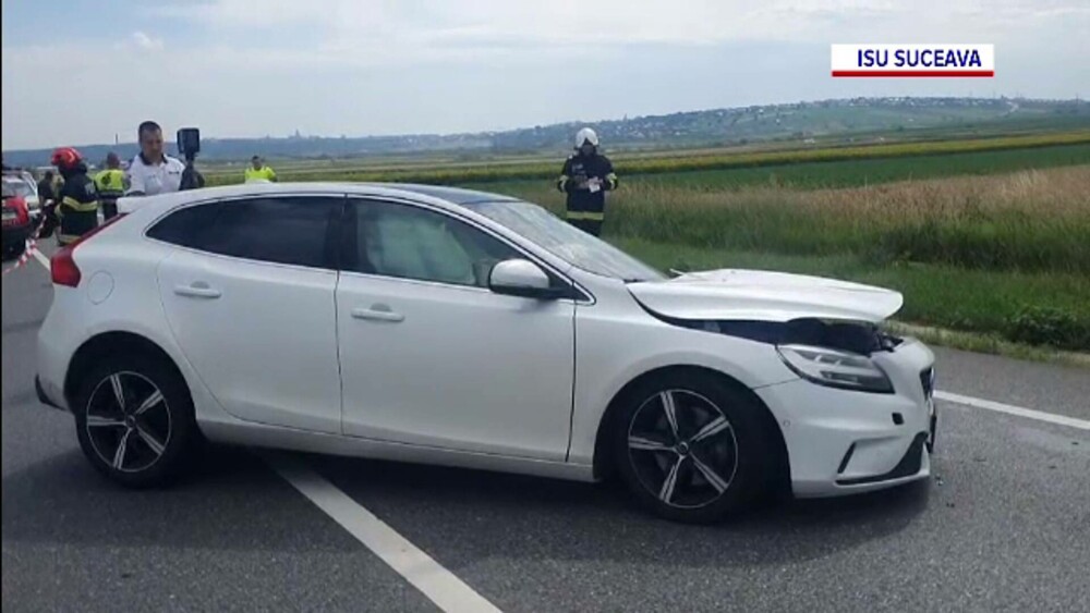 Șase răniți, între care și copii, după ce o mașină și un microbuz s-au ciocnit, în Suceava. A fost activat Planul Roșu - Imaginea 4