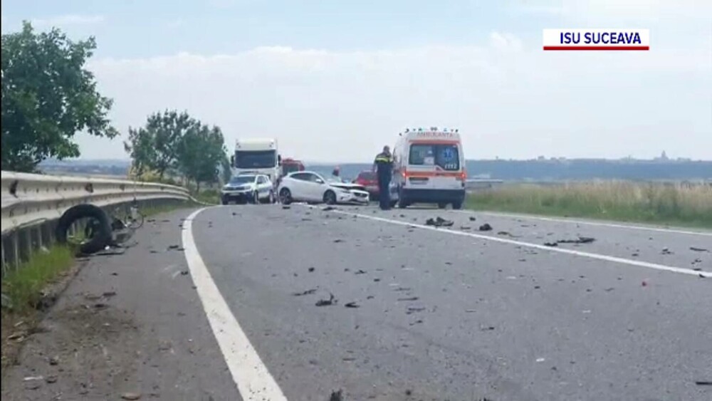 Șase răniți, între care și copii, după ce o mașină și un microbuz s-au ciocnit, în Suceava. A fost activat Planul Roșu - Imaginea 5