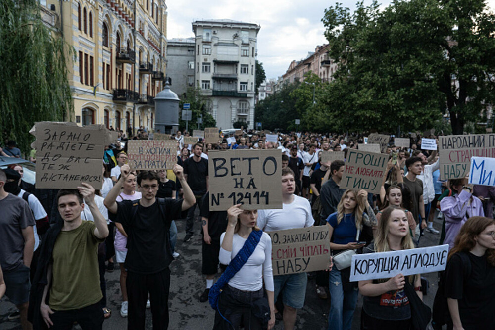 Proteste ample în Ucraina după o lege controversată. Zelenski a retras independența agențiilor anticorupție. „Este scandalos” - Imaginea 1