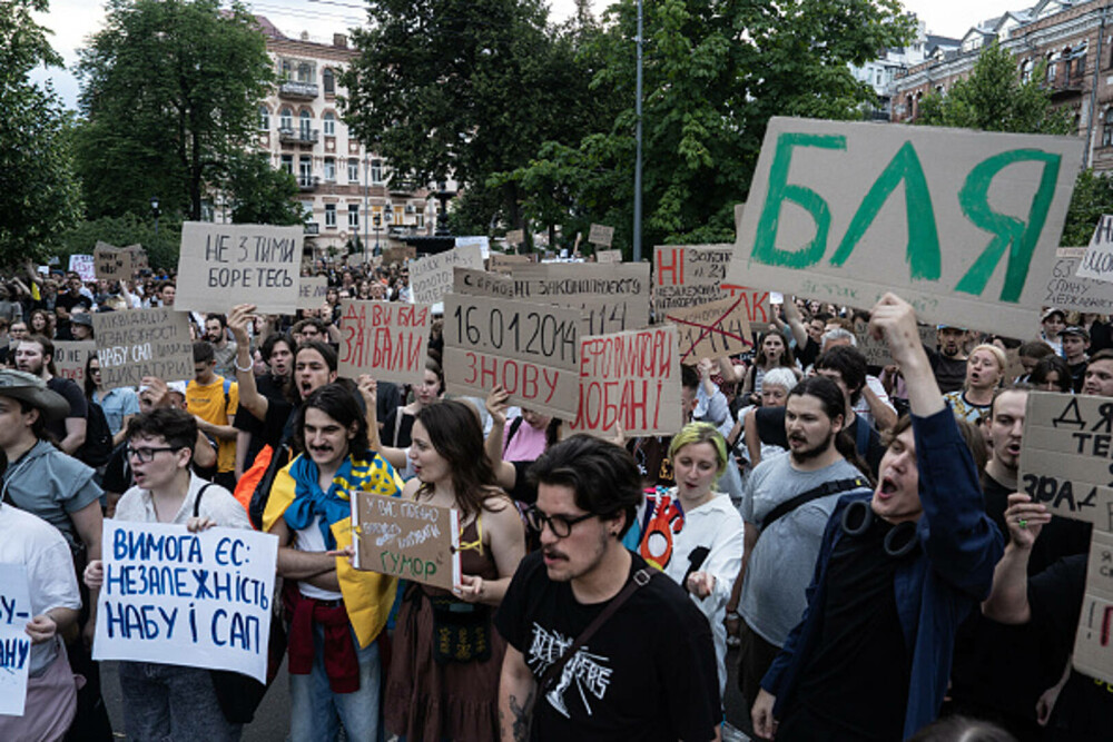 Proteste ample în Ucraina după o lege controversată. Zelenski a retras independența agențiilor anticorupție. „Este scandalos” - Imaginea 2