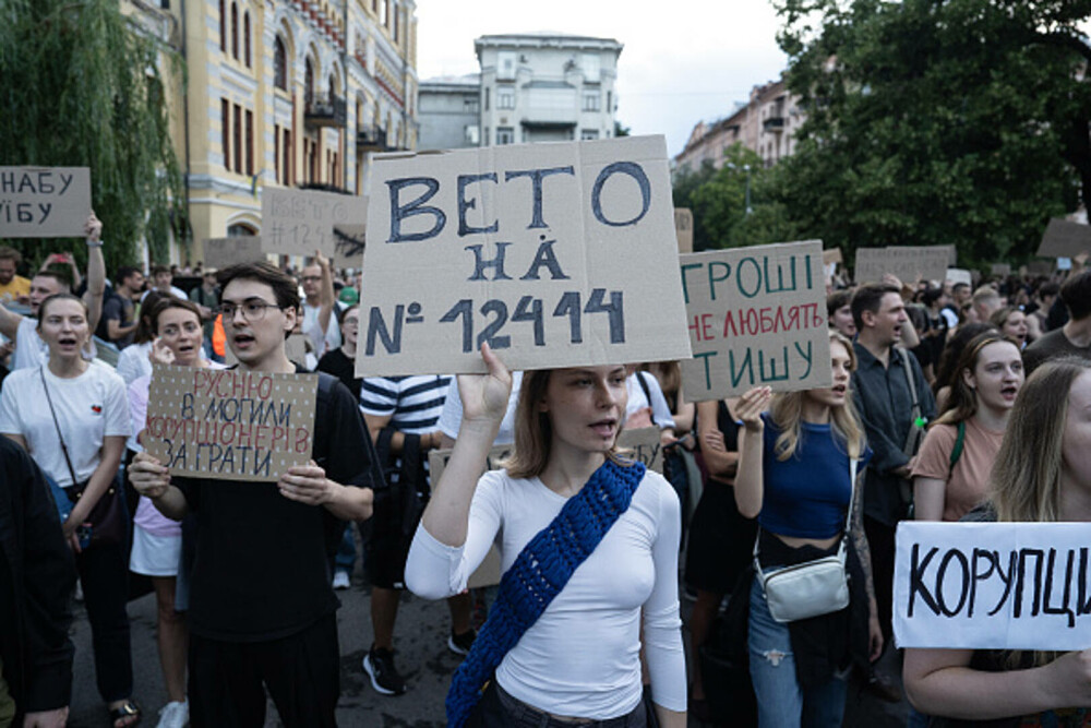 Proteste ample în Ucraina după o lege controversată. Zelenski a retras independența agențiilor anticorupție. „Este scandalos” - Imaginea 4