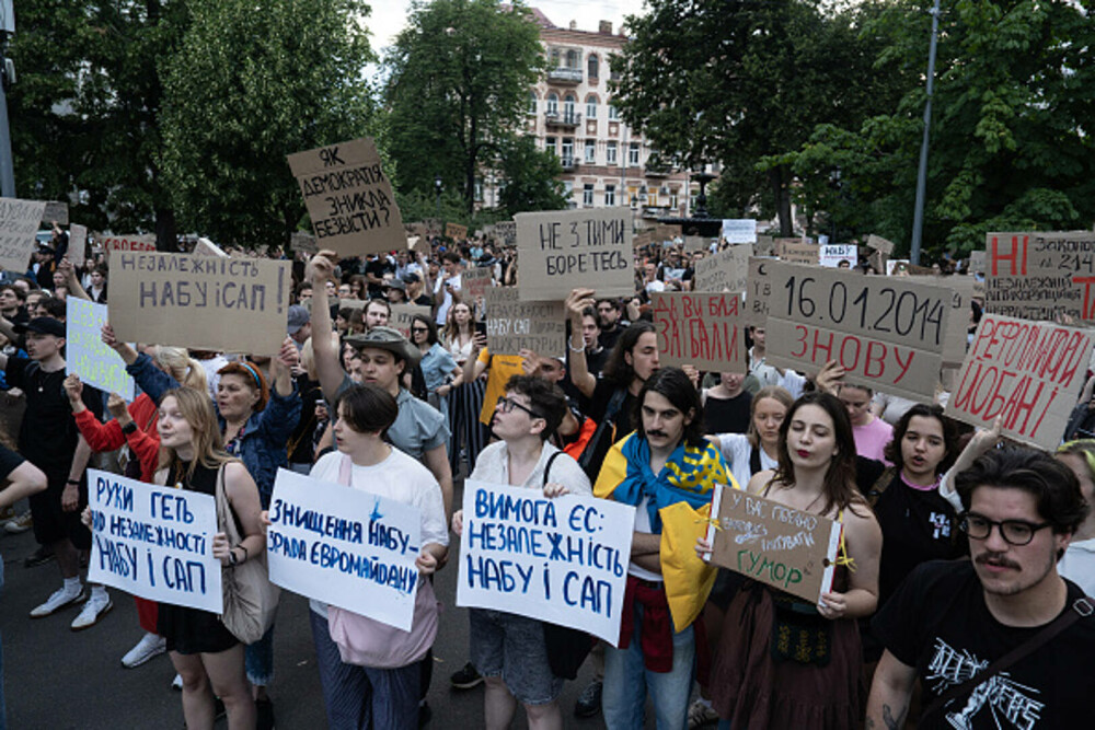 Proteste ample în Ucraina după o lege controversată. Zelenski a retras independența agențiilor anticorupție. „Este scandalos” - Imaginea 5
