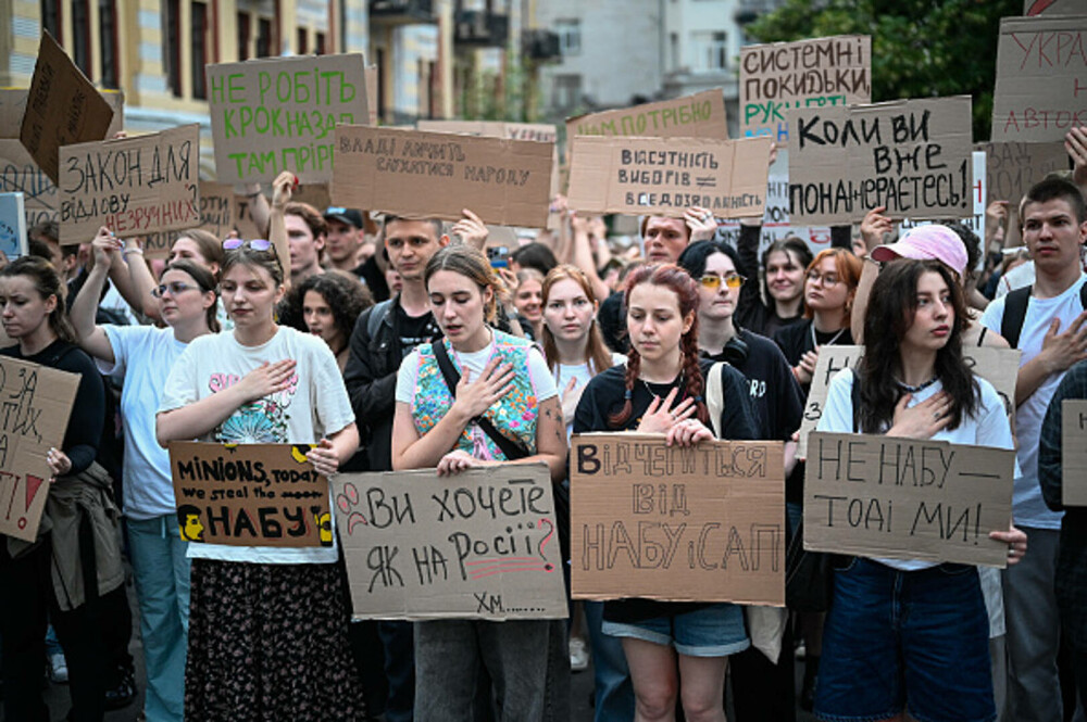 Proteste ample în Ucraina după o lege controversată. Zelenski a retras independența agențiilor anticorupție. „Este scandalos” - Imaginea 8