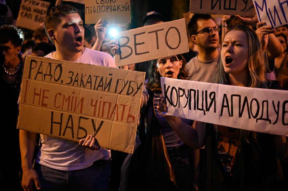 Proteste ample în Ucraina după o lege controversată. Zelenski a retras independența agențiilor anticorupție. „Este scandalos” - Imaginea 12