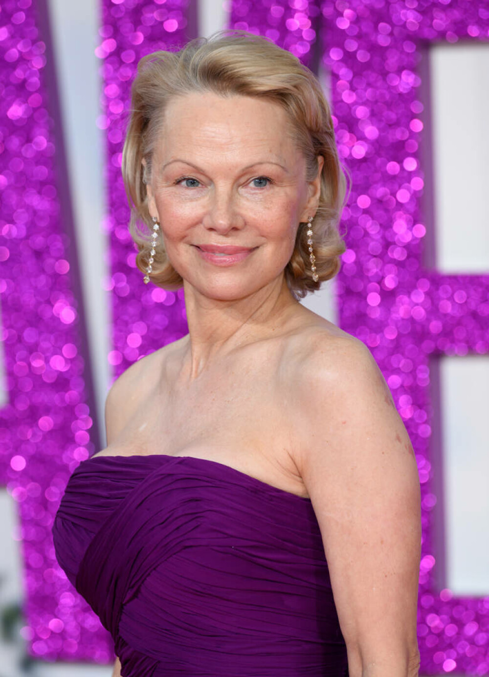 Pamela Anderson, gest neașteptat față de Liam Neeson, la premiera filmului „The Naked Gun”. GALERIE FOTO - Imaginea 3