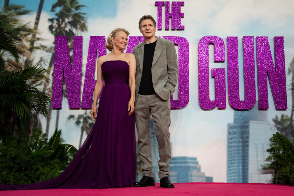 Pamela Anderson, gest neașteptat față de Liam Neeson, la premiera filmului „The Naked Gun”. GALERIE FOTO - Imaginea 12