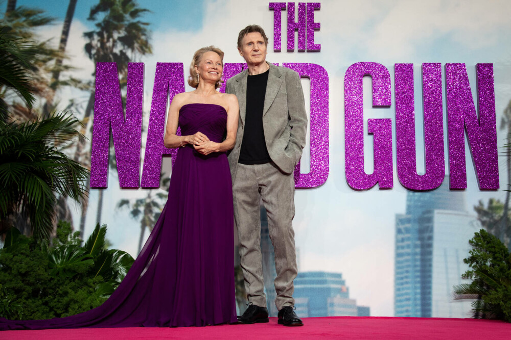 Pamela Anderson, gest neașteptat față de Liam Neeson, la premiera filmului „The Naked Gun”. GALERIE FOTO - Imaginea 14