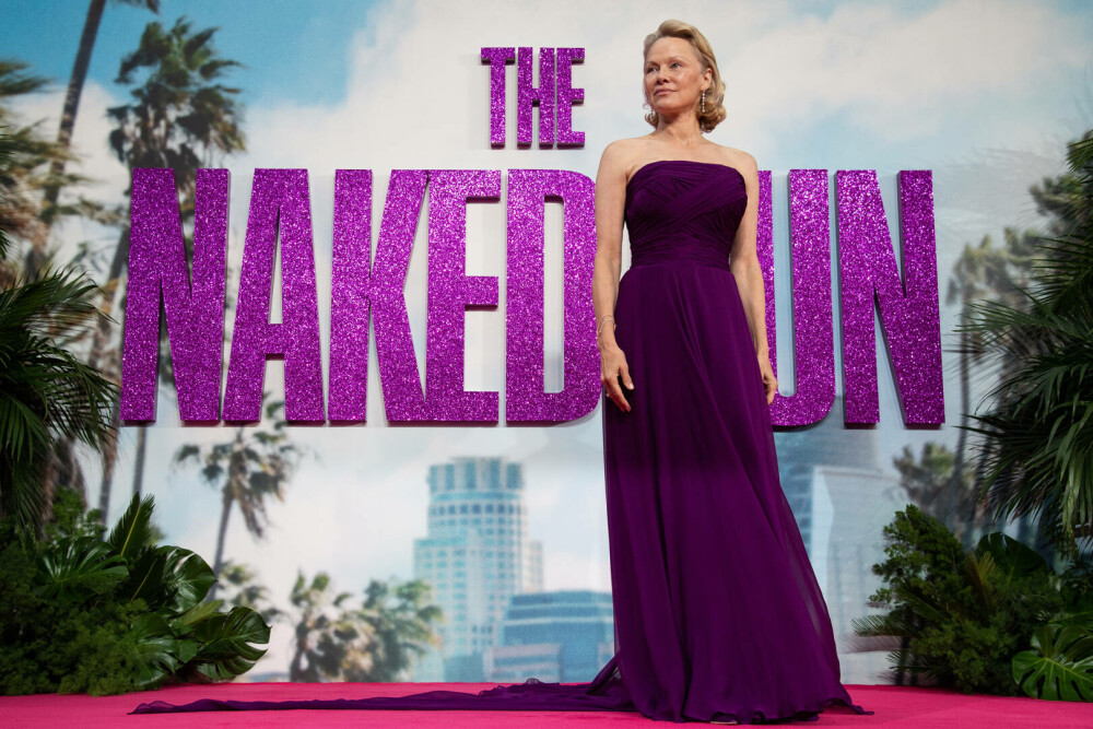 Pamela Anderson, gest neașteptat față de Liam Neeson, la premiera filmului „The Naked Gun”. GALERIE FOTO - Imaginea 17