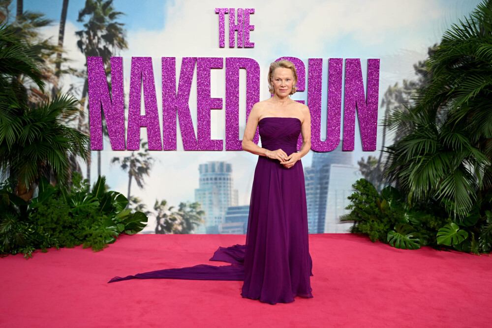 Pamela Anderson, gest neașteptat față de Liam Neeson, la premiera filmului „The Naked Gun”. GALERIE FOTO - Imaginea 18