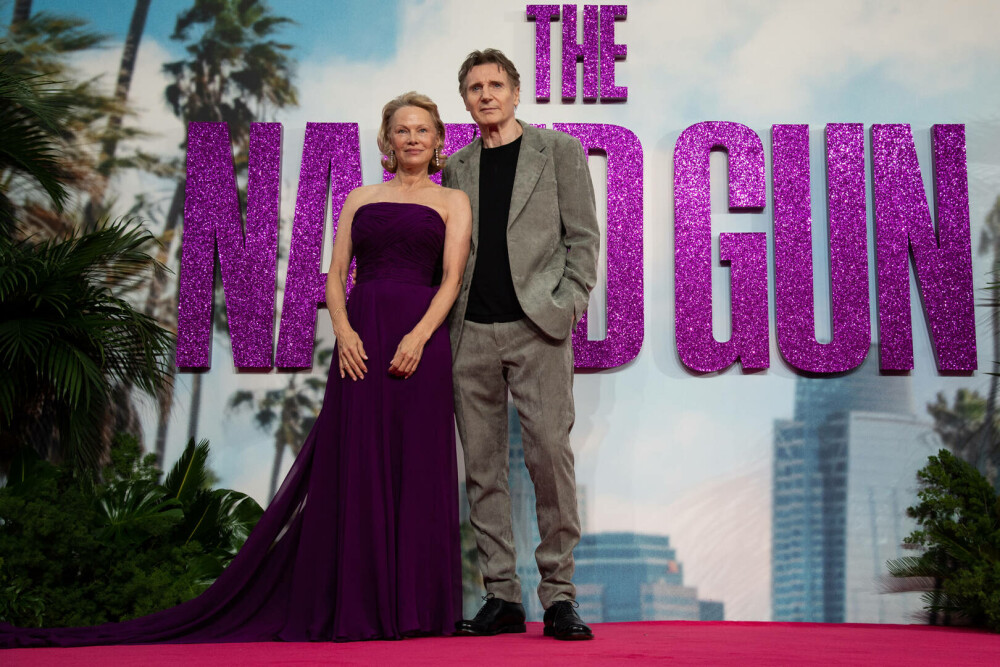 Pamela Anderson, gest neașteptat față de Liam Neeson, la premiera filmului „The Naked Gun”. GALERIE FOTO - Imaginea 23