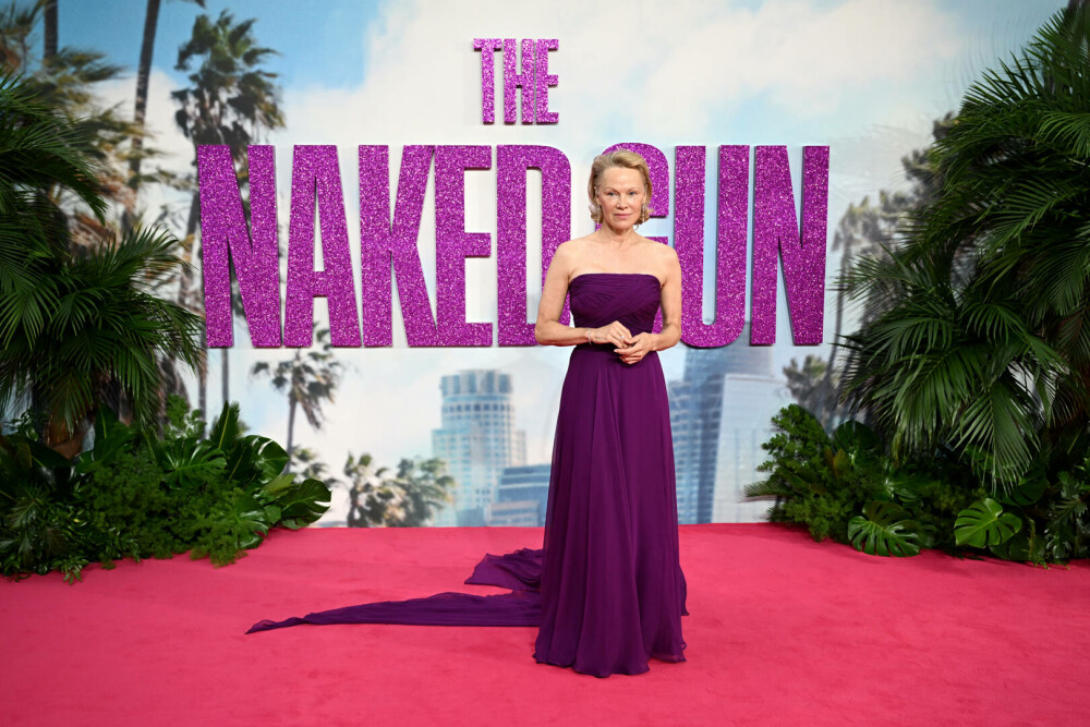 Pamela Anderson, gest neașteptat față de Liam Neeson, la premiera filmului „The Naked Gun”. GALERIE FOTO - Imaginea 30