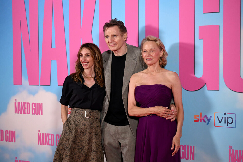 Pamela Anderson, gest neașteptat față de Liam Neeson, la premiera filmului „The Naked Gun”. GALERIE FOTO - Imaginea 31