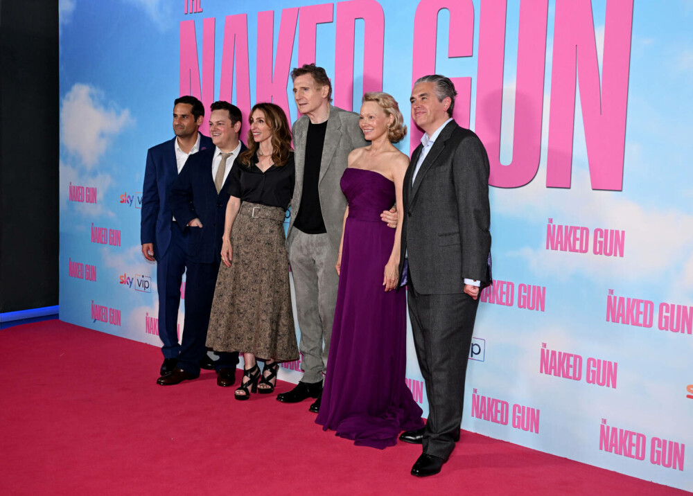 Pamela Anderson, gest neașteptat față de Liam Neeson, la premiera filmului „The Naked Gun”. GALERIE FOTO - Imaginea 36