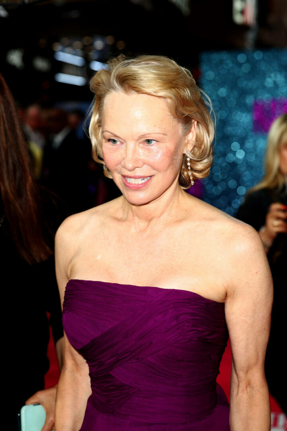 Pamela Anderson, gest neașteptat față de Liam Neeson, la premiera filmului „The Naked Gun”. GALERIE FOTO - Imaginea 39