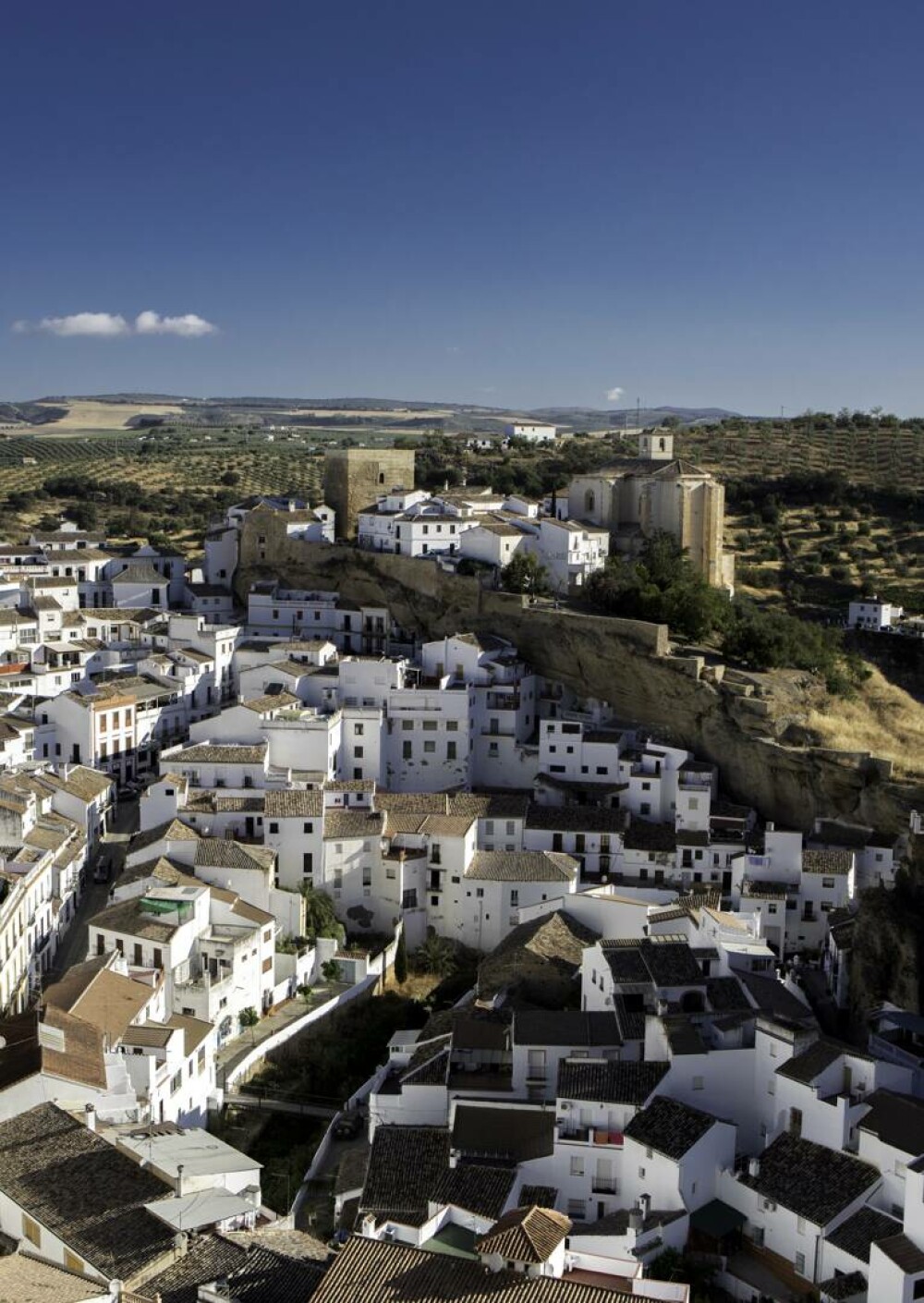 Setenil de las Bodegas, orașul spectaculos din Spania, construit sub stâncă. De ce merită să-l vizitezi - Imaginea 1