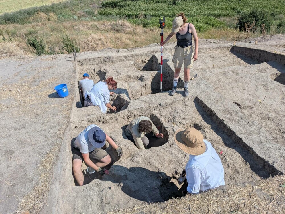 Preistoria de la porţile Bucureştilor: o vizită pe şantierul arheologic Glina - Bălăceanca. Praf, muncă, milenii de istorie - Imaginea 3