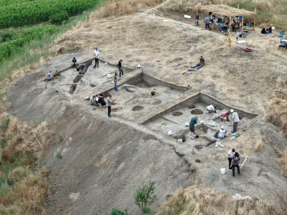 Preistoria de la porţile Bucureştilor: o vizită pe şantierul arheologic Glina - Bălăceanca. Praf, muncă, milenii de istorie - Imaginea 10