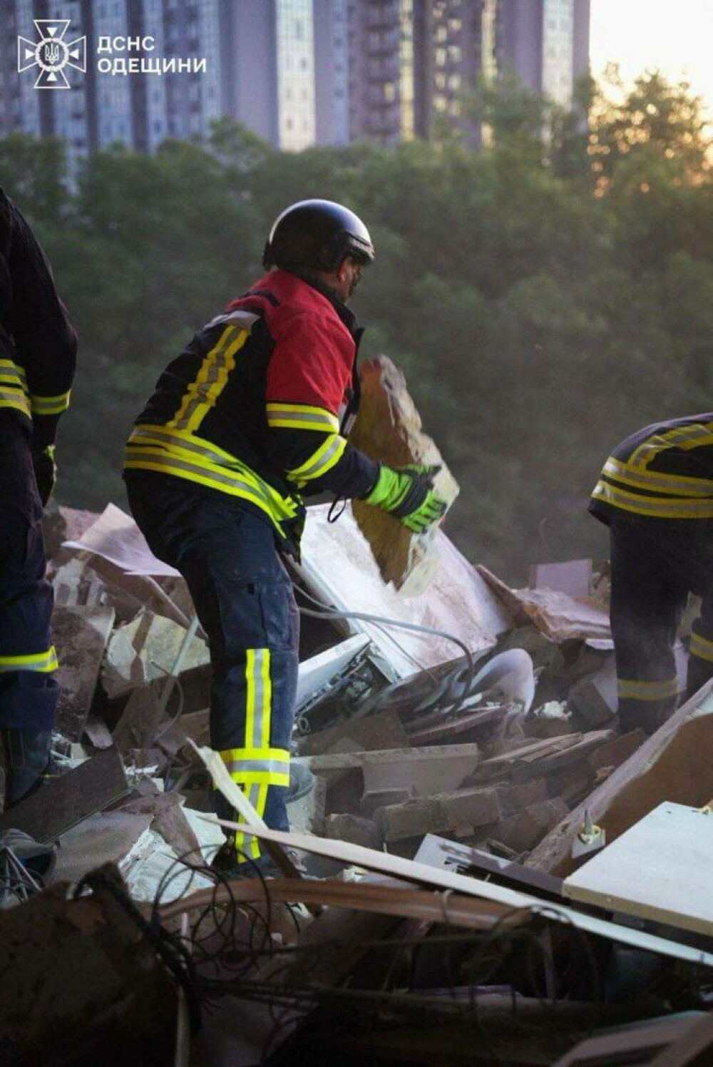 Noapte „infernală” în Odesa. Piața Privoz și clădiri din patrimoniul UNESCO, mistuite de flăcări în urma atacurilor | FOTO - Imaginea 7