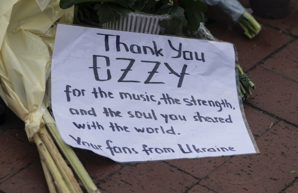 Omagii pentru Ozzy Osbourne, în orașul natal. Sute de fani s-au strâns la Birmingham. FOTO - Imaginea 14