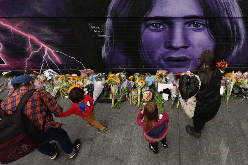 Omagii pentru Ozzy Osbourne, în orașul natal. Sute de fani s-au strâns la Birmingham. FOTO - Imaginea 15