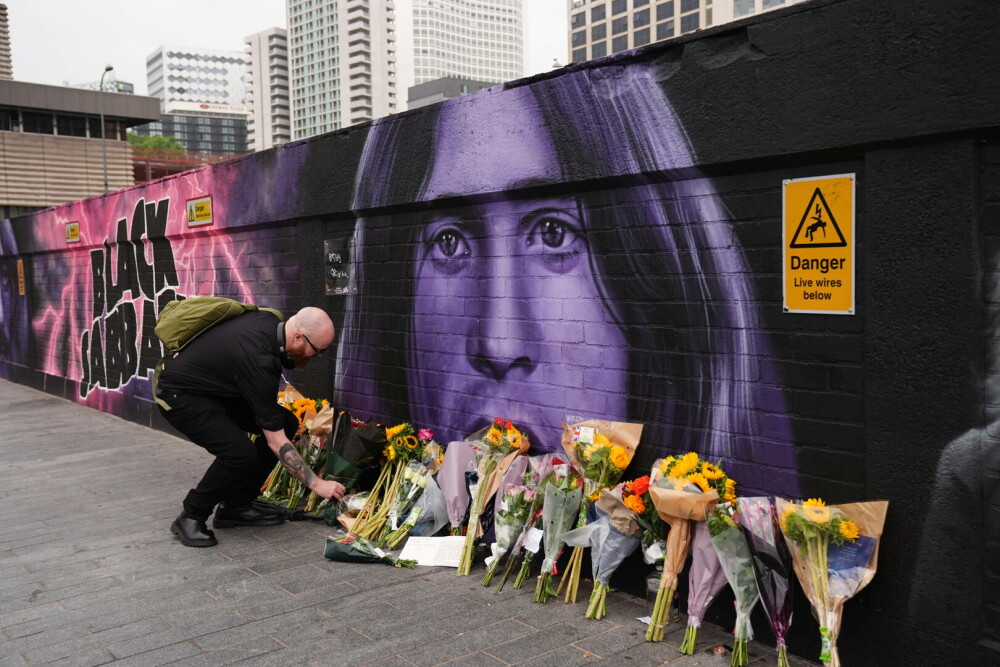 Omagii pentru Ozzy Osbourne, în orașul natal. Sute de fani s-au strâns la Birmingham. FOTO - Imaginea 17