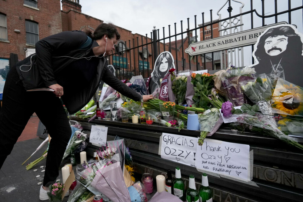 Omagii pentru Ozzy Osbourne, în orașul natal. Sute de fani s-au strâns la Birmingham. FOTO - Imaginea 22