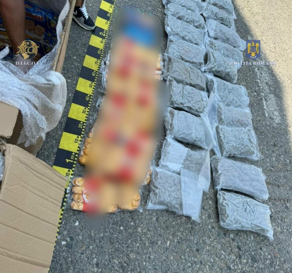 Un bărbat a fost reținut după ce a trimis patru colete prin curier, din Spania în România. Ce ascunsese în ele. FOTO - Imaginea 4