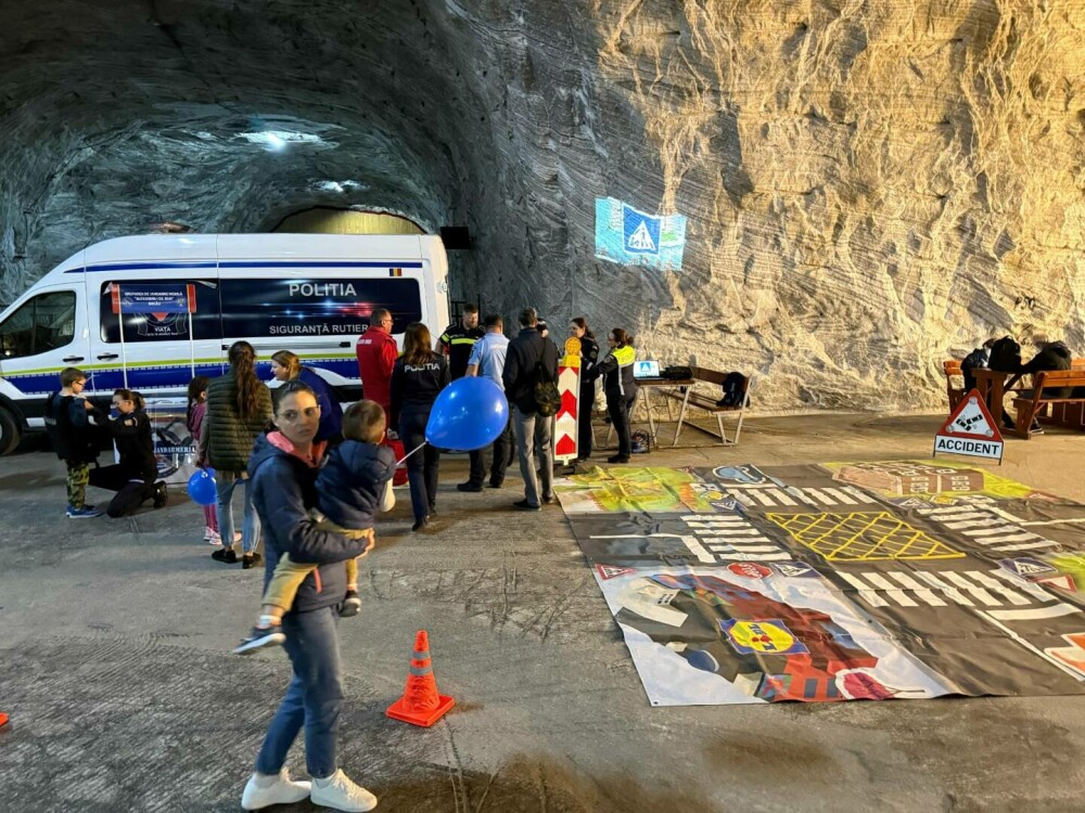 Politiștii si jandarmii au coborât în adâncuri. Acțiune educativă la Salina Târgu-Ocna. „Poate mai învață ceva și tineretul” - Imaginea 5