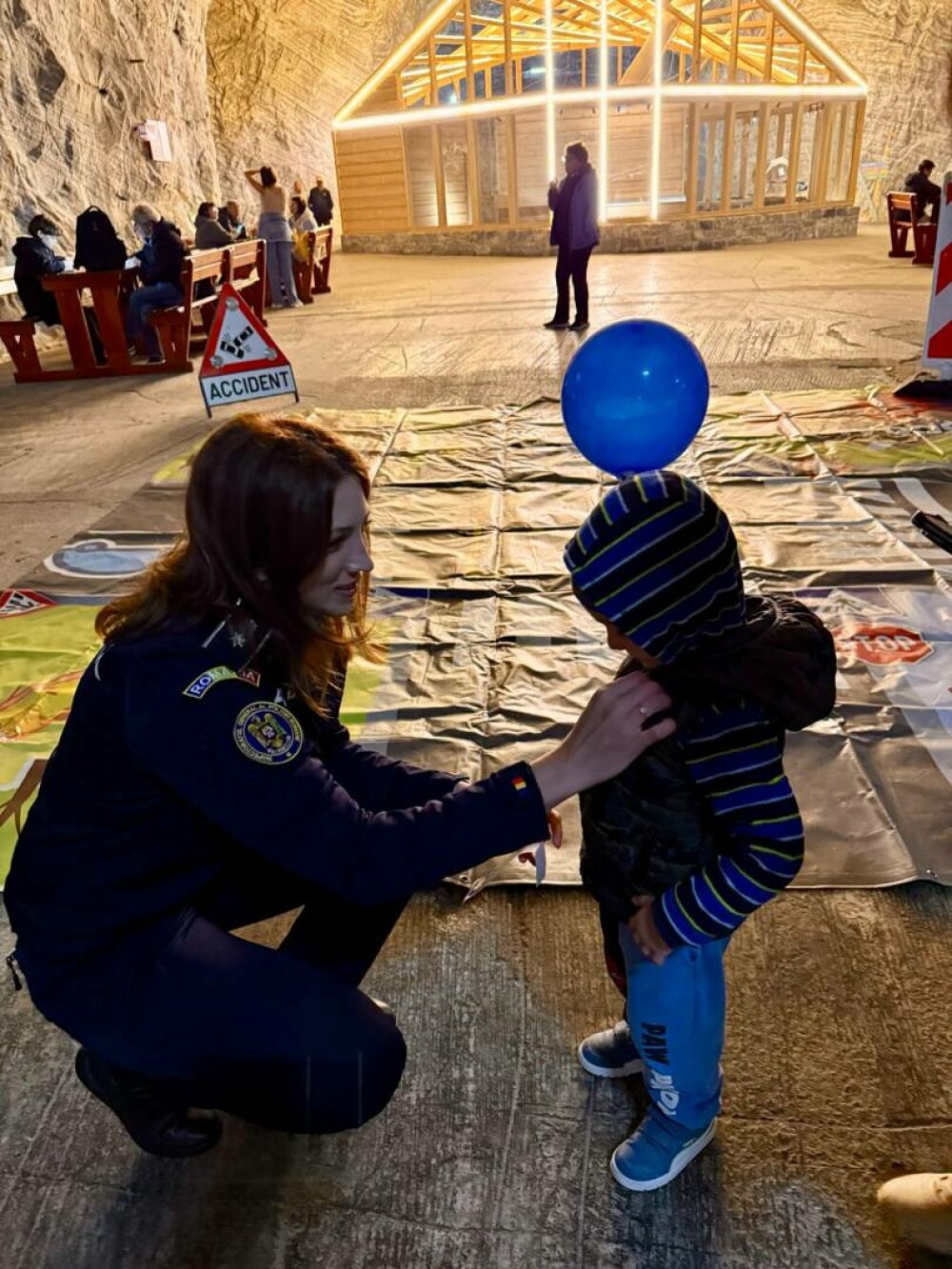 Politiștii si jandarmii au coborât în adâncuri. Acțiune educativă la Salina Târgu-Ocna. „Poate mai învață ceva și tineretul” - Imaginea 6